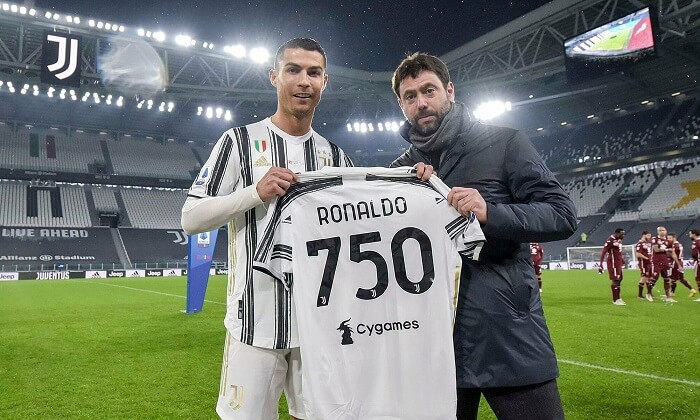 Ronaldo thi đấu ở Juventus
